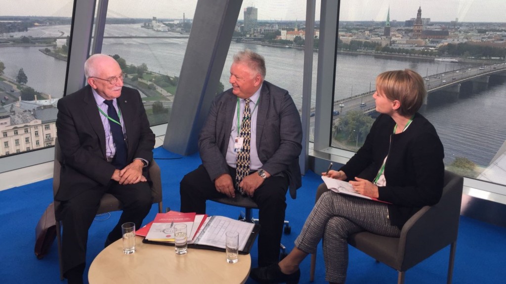 Uffe Ellemann-Jensen and Per Carlsen introduce the Political State of the Region 2017 Report